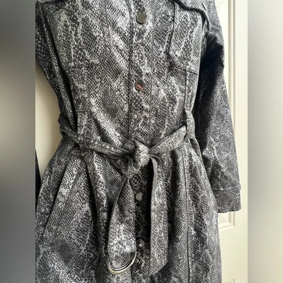 White House Black Market Animal-Print Foil Shirt Dress Size 2P - Picture 5 of 12